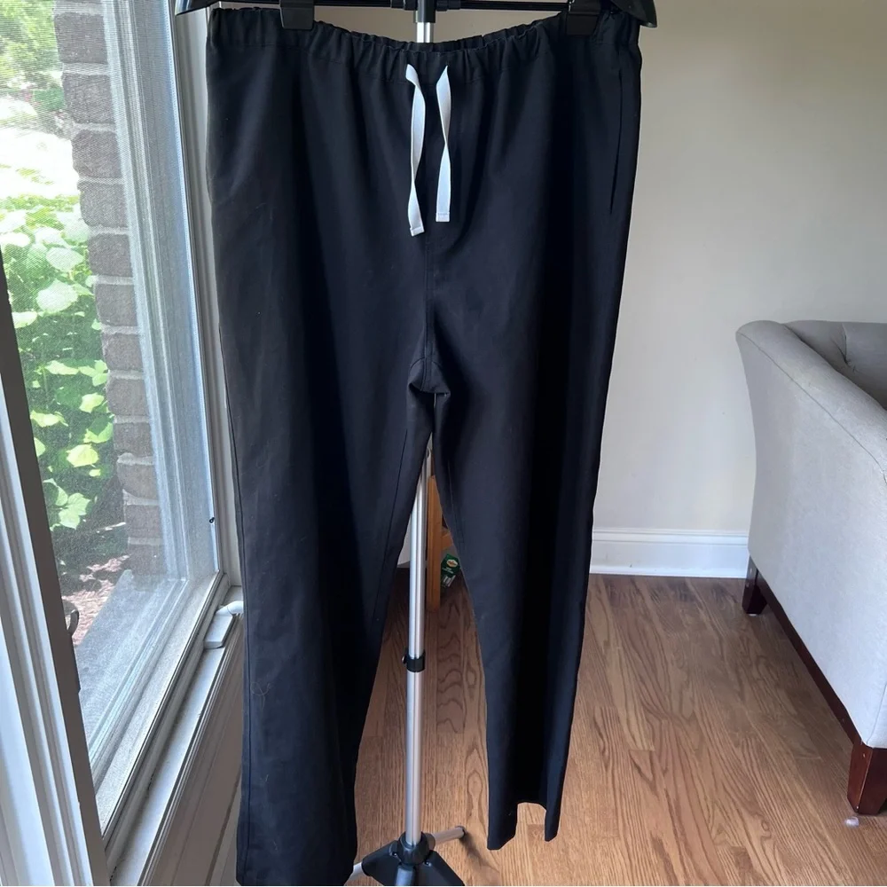 Figs Men's Black Scrub Pants with Gray Drawstring